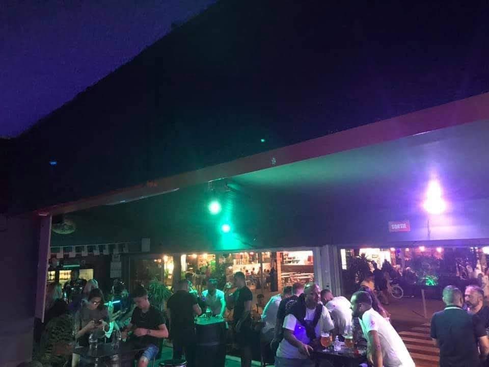 Bar musical avec licence 4 - Marseillan, bord de mer (34340)