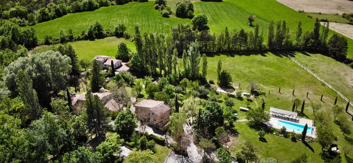 Hameau provençal et village de vacances à Sigonce (04)