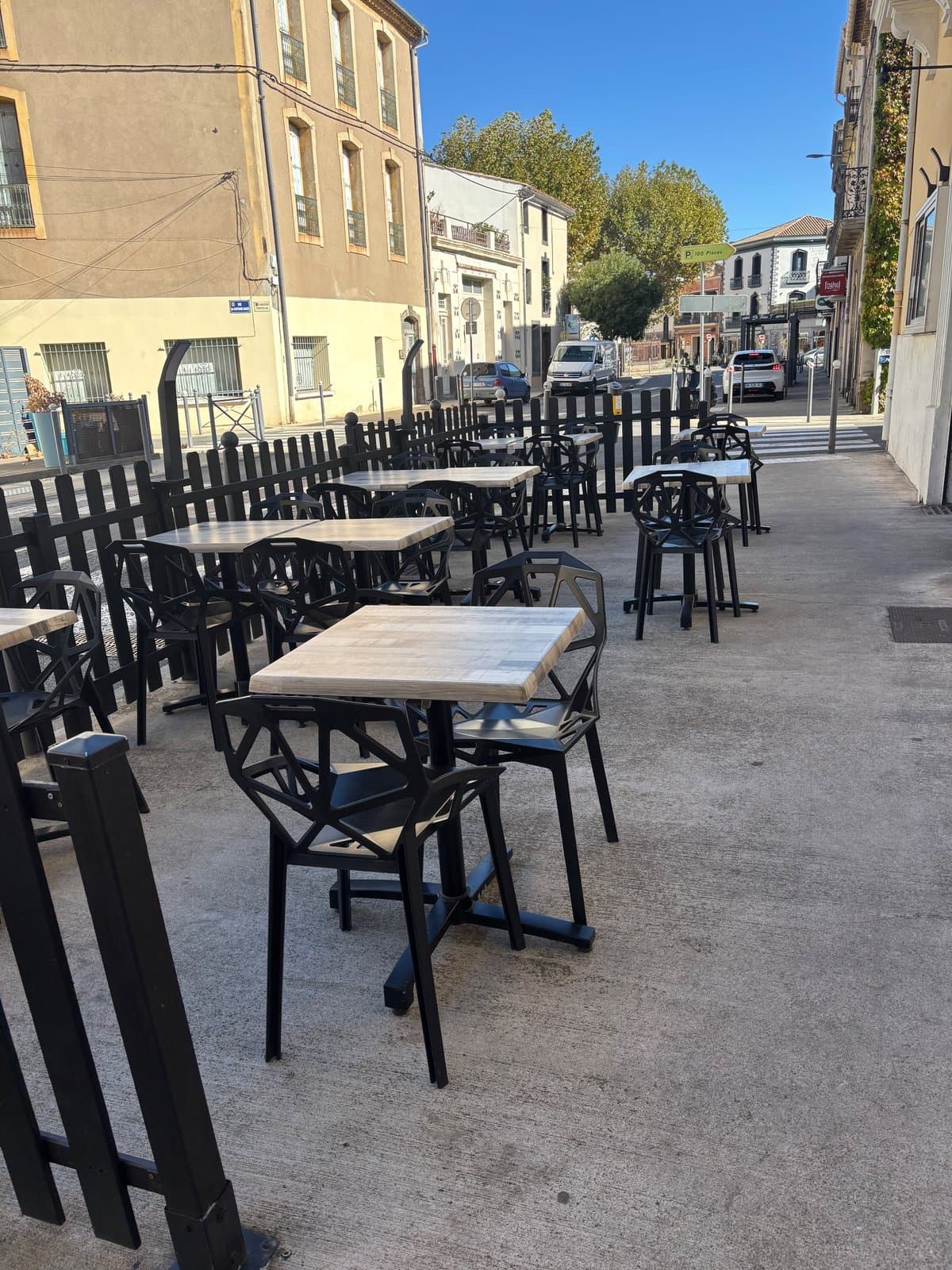 Snack pizzeria à Marseillan (34) - terrasse et salle climatisée - photo 2