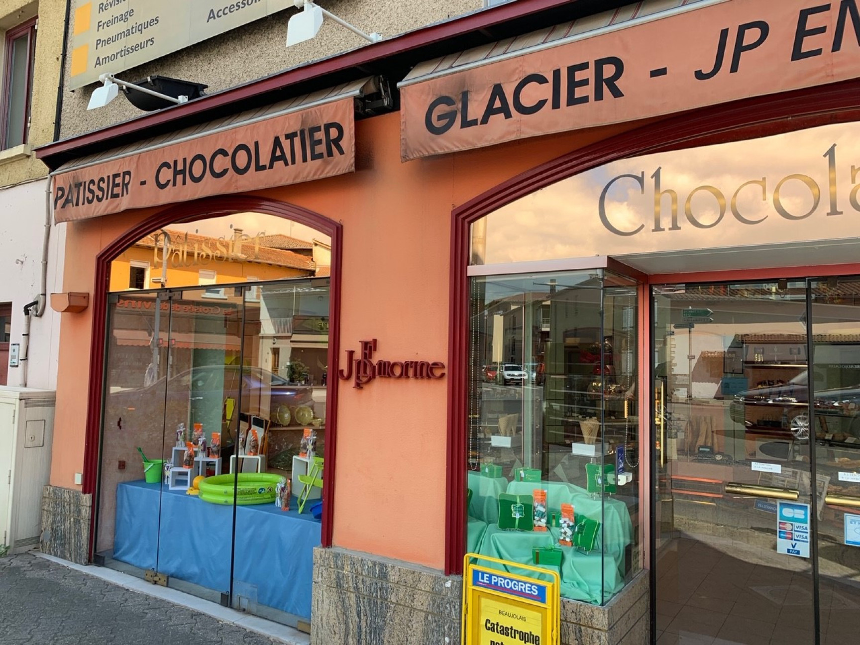 Pâtisserie Chocolaterie à 2 endroits stratégiques