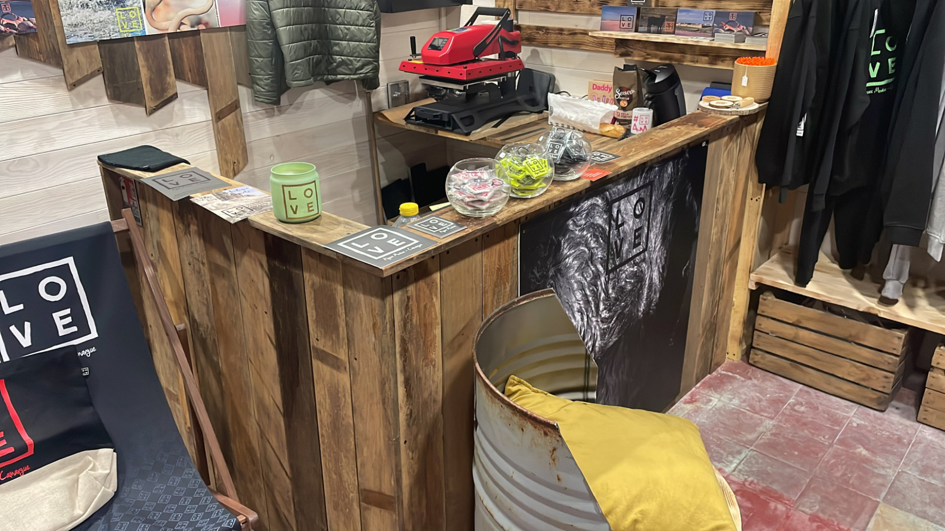 À vendre concept store de vêtements de la marque LOVE et un snack restauration