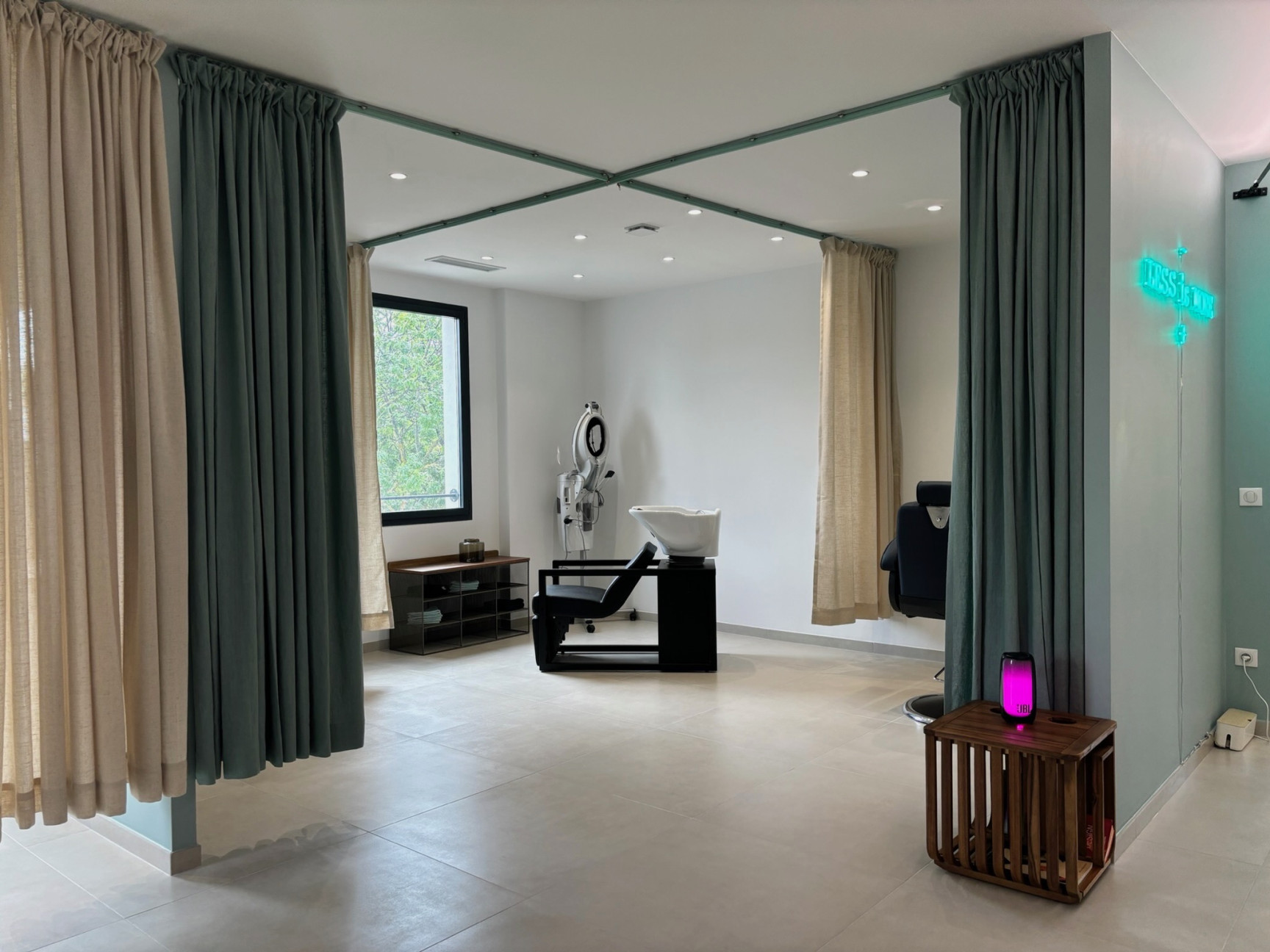 Salon coiffure / Prothésie capillaire / Barber 104 m² clés en main