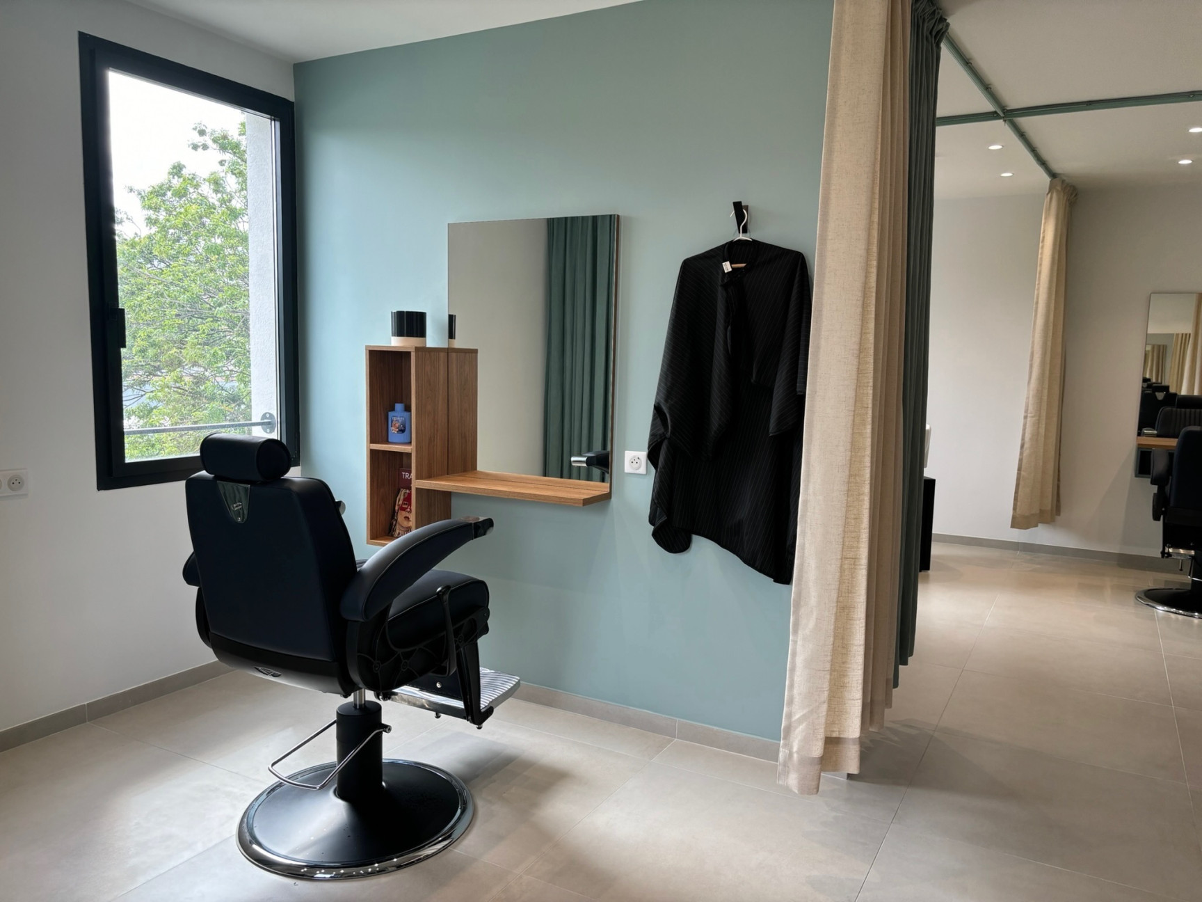 Salon coiffure / Prothésie capillaire / Barber 104 m² clés en main
