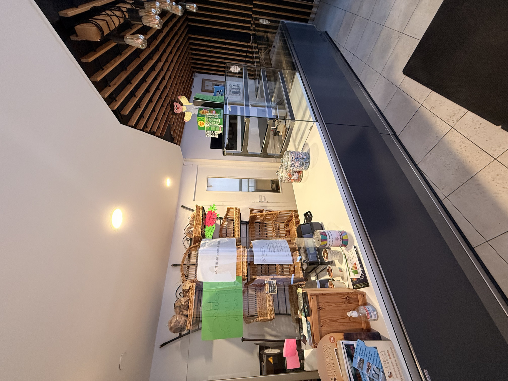 Boulangerie Centre ville Chateau landon en face de l'eglise