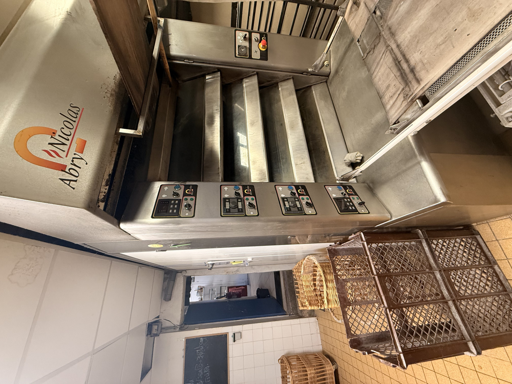 Boulangerie Centre ville Chateau landon en face de l'eglise