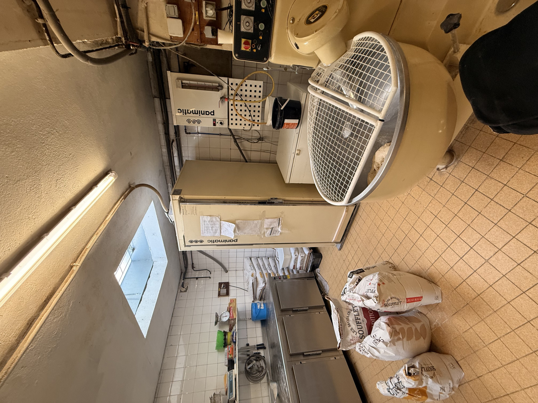 Boulangerie Centre ville Chateau landon en face de l'eglise