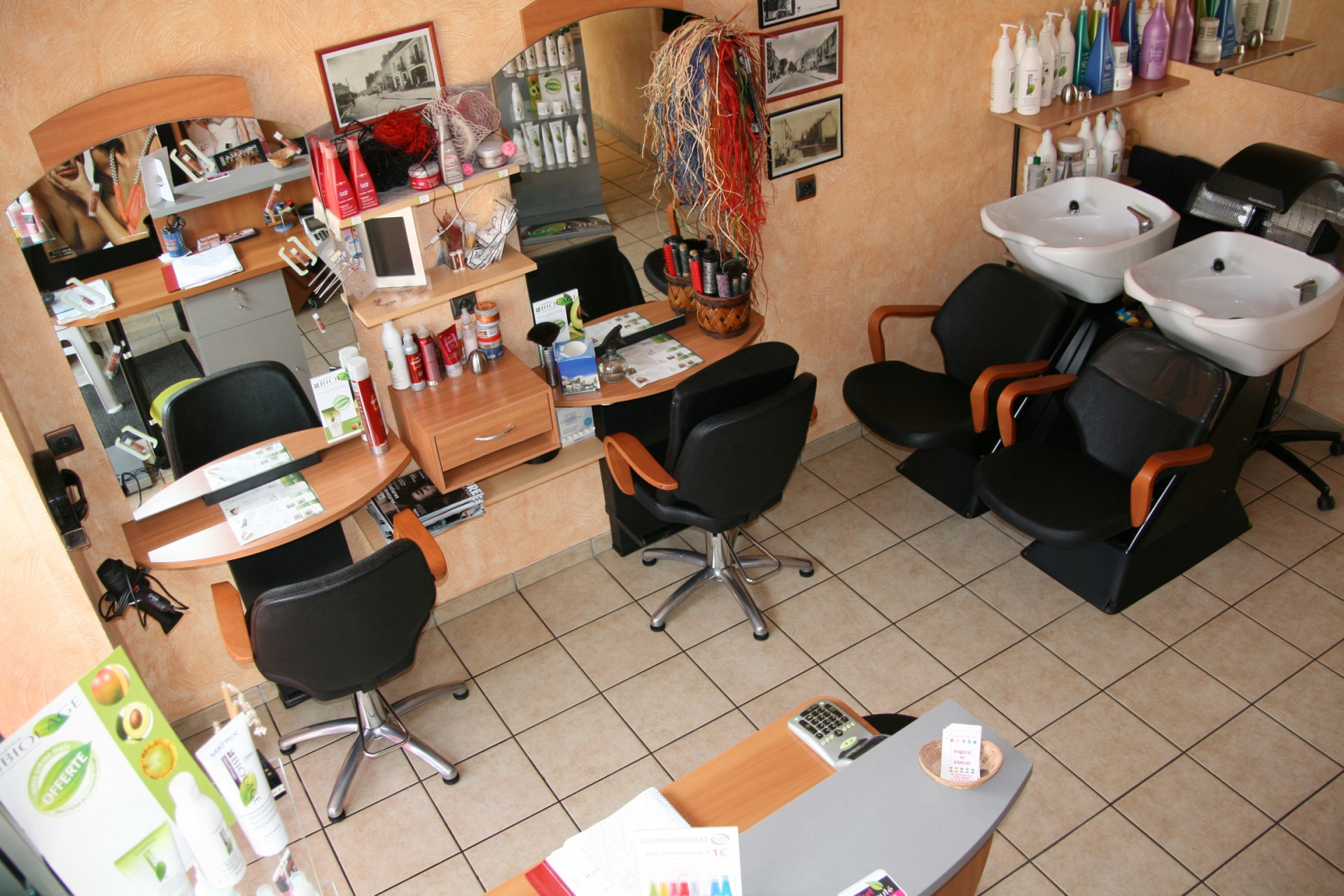 Salon de coiffure mixte 38m2 3 pièces 3 bacs et 3 coiffages rue passagère