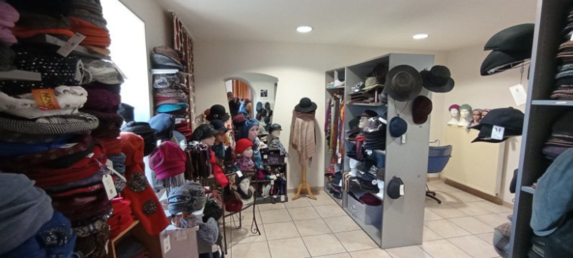 Coiffure, perruques médicales crée en 1997. Agrément cpamm