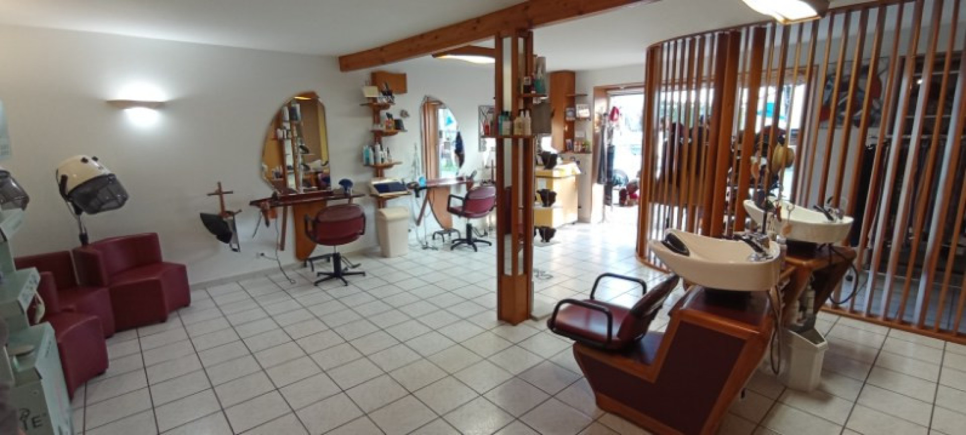 Coiffure, perruques médicales crée en 1997. Agrément cpamm